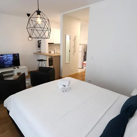 Savada Blue - Na Novom Beogradu Sa Parkingom Doplata 5 Evra Dan *